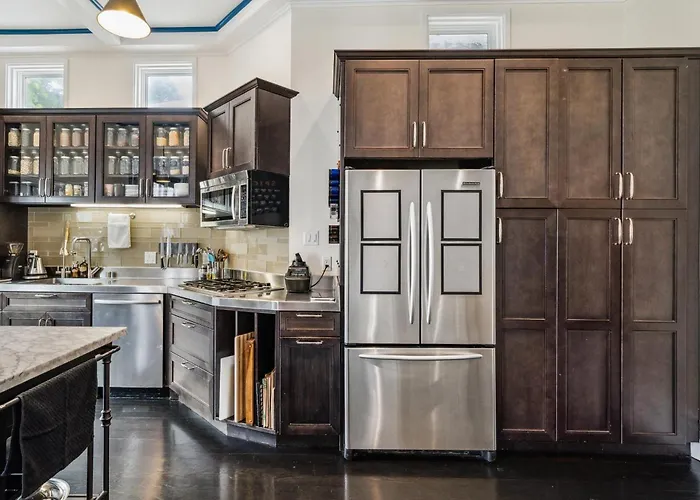 Historic & Charming Victorian Home Sleeps 11