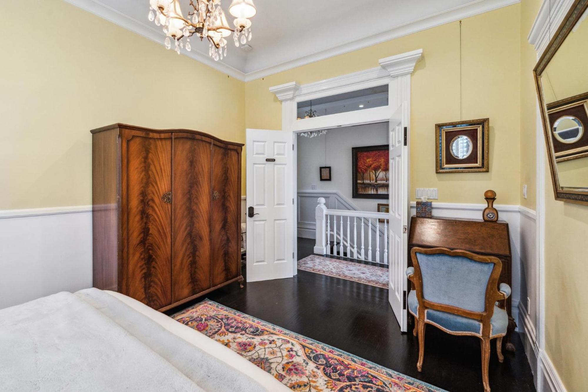 Ferienhaus Historic & Charming Victorian Sleeps 11
