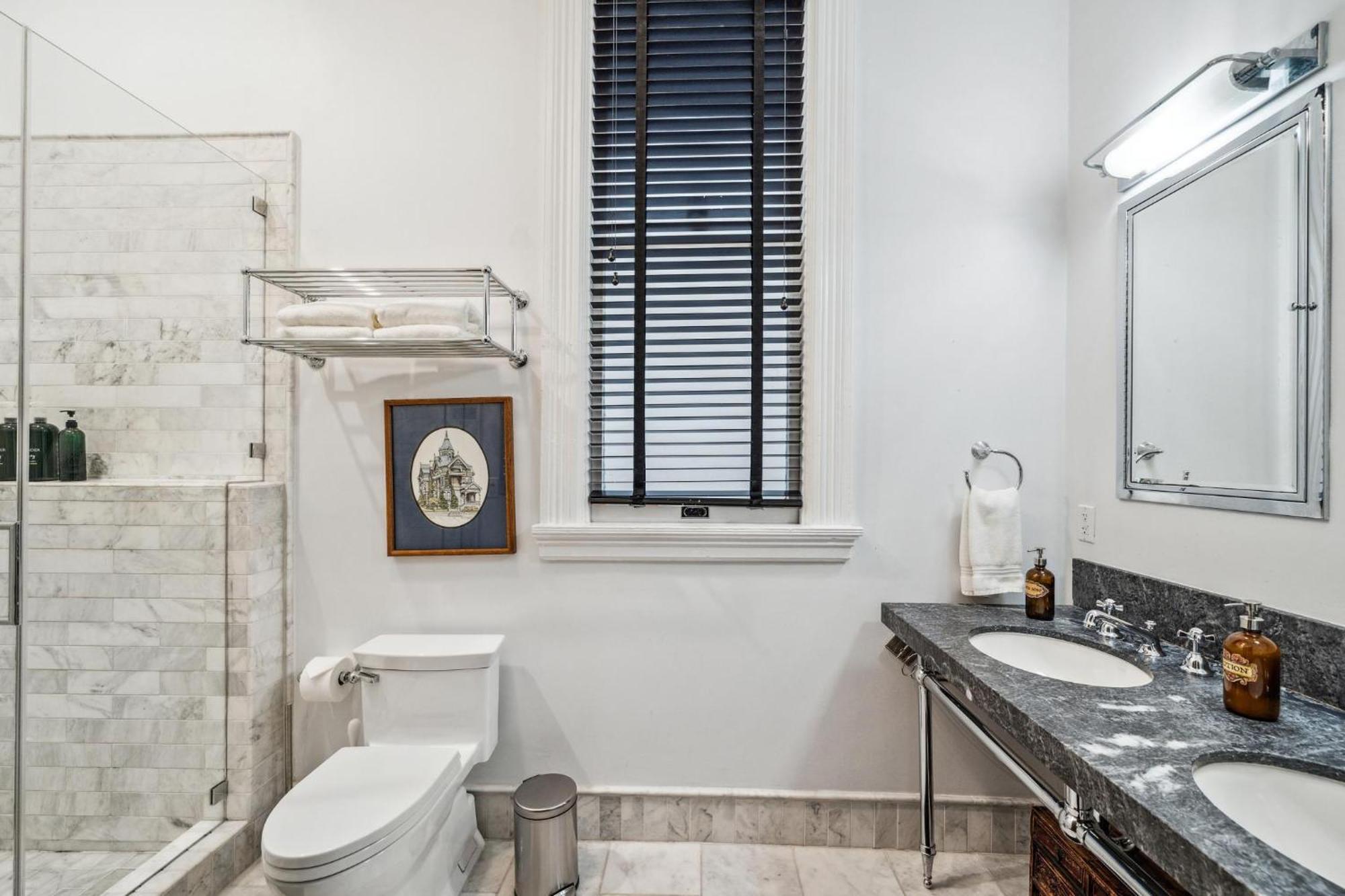 Ferienhaus Historic & Charming Victorian Sleeps 11