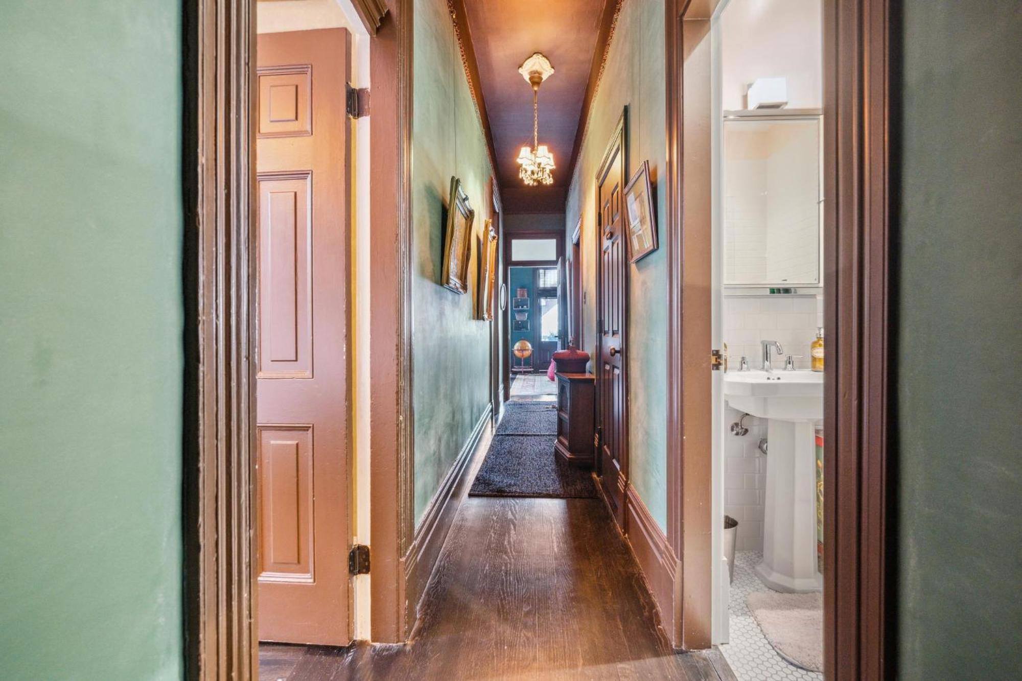 Ferienhaus Historic & Charming Victorian Sleeps 11