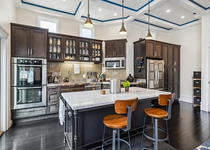 Historic & Charming Victorian Home Sleeps 11