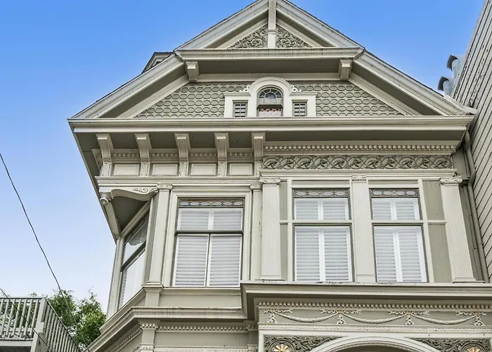 Historic & Charming Victorian Home Sleeps 11
