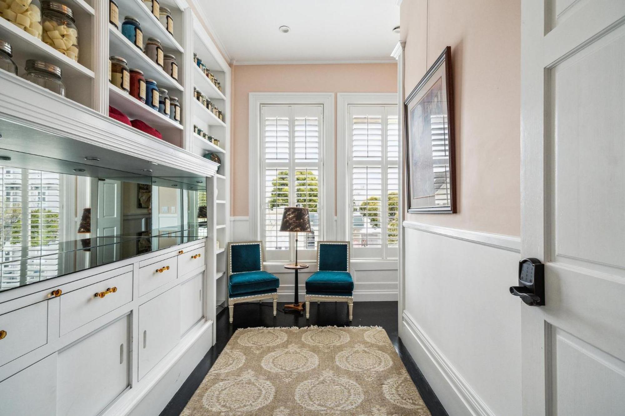 Hébergement de vacances Historic & Charming Victorian Sleeps 11 *