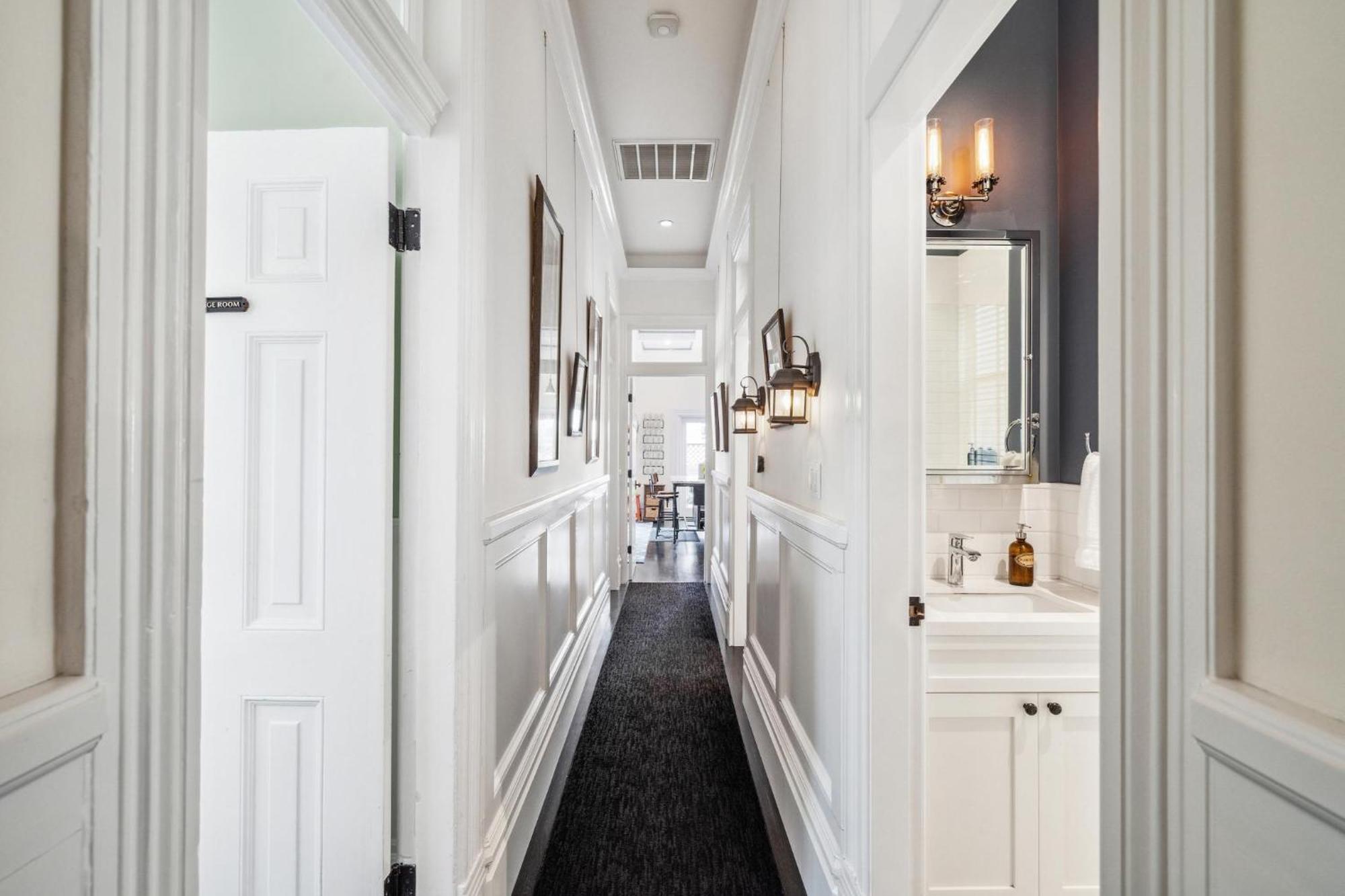 Hébergement de vacances Historic & Charming Victorian Sleeps 11 *