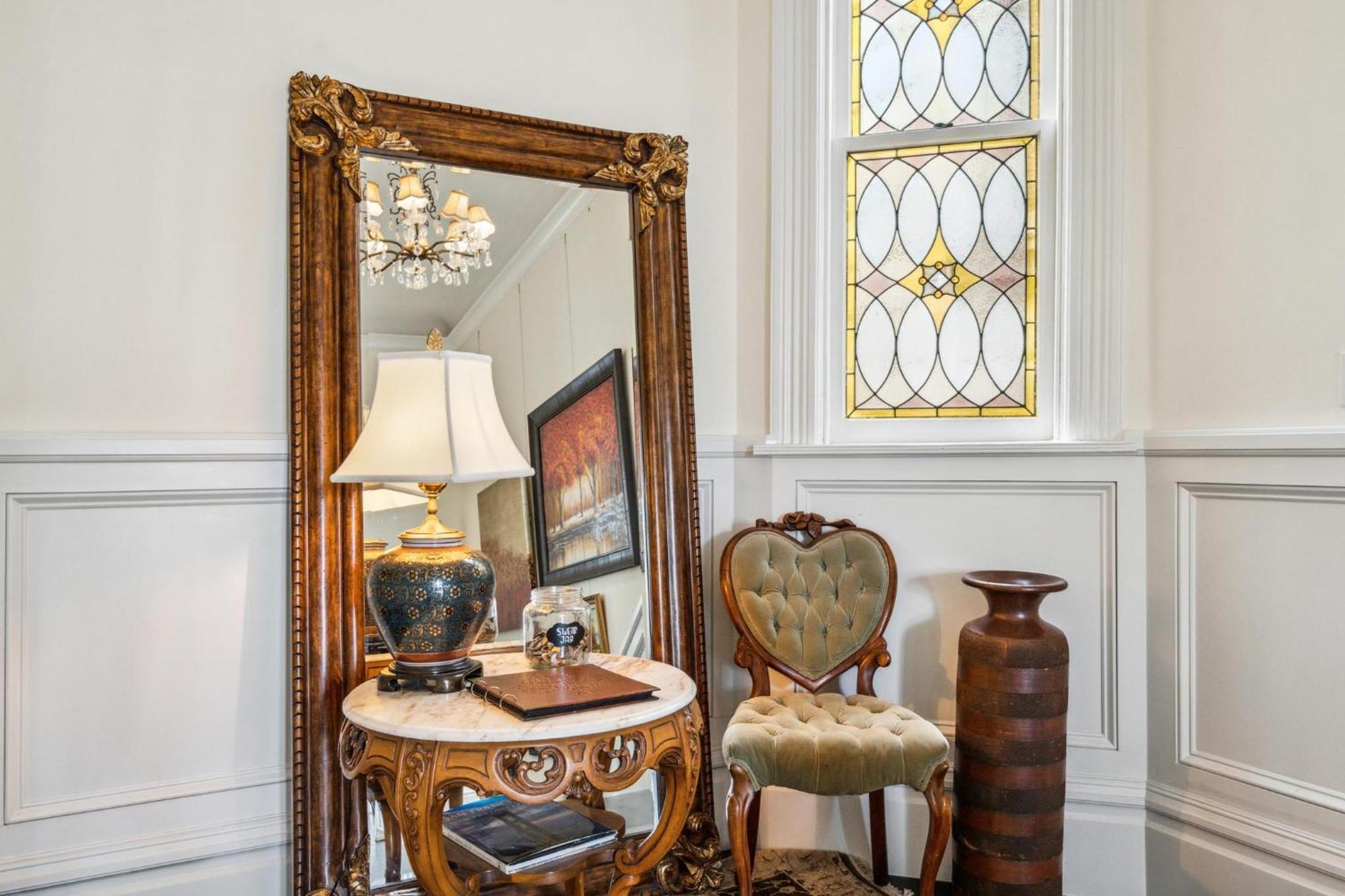 Hébergement de vacances Historic & Charming Victorian Sleeps 11 *