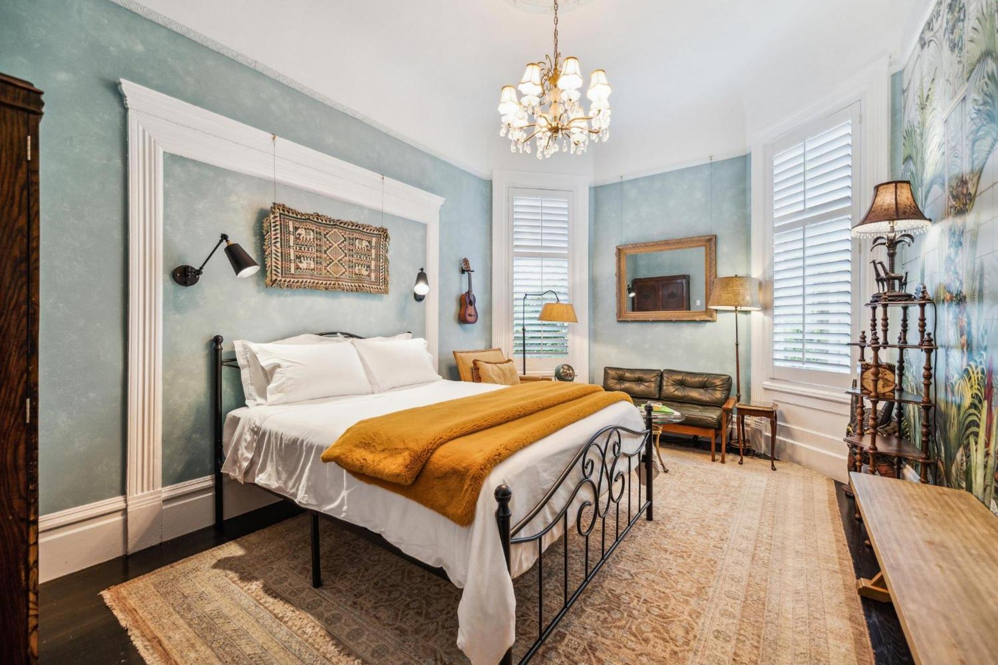 Hébergement de vacances Historic & Charming Victorian Sleeps 11
