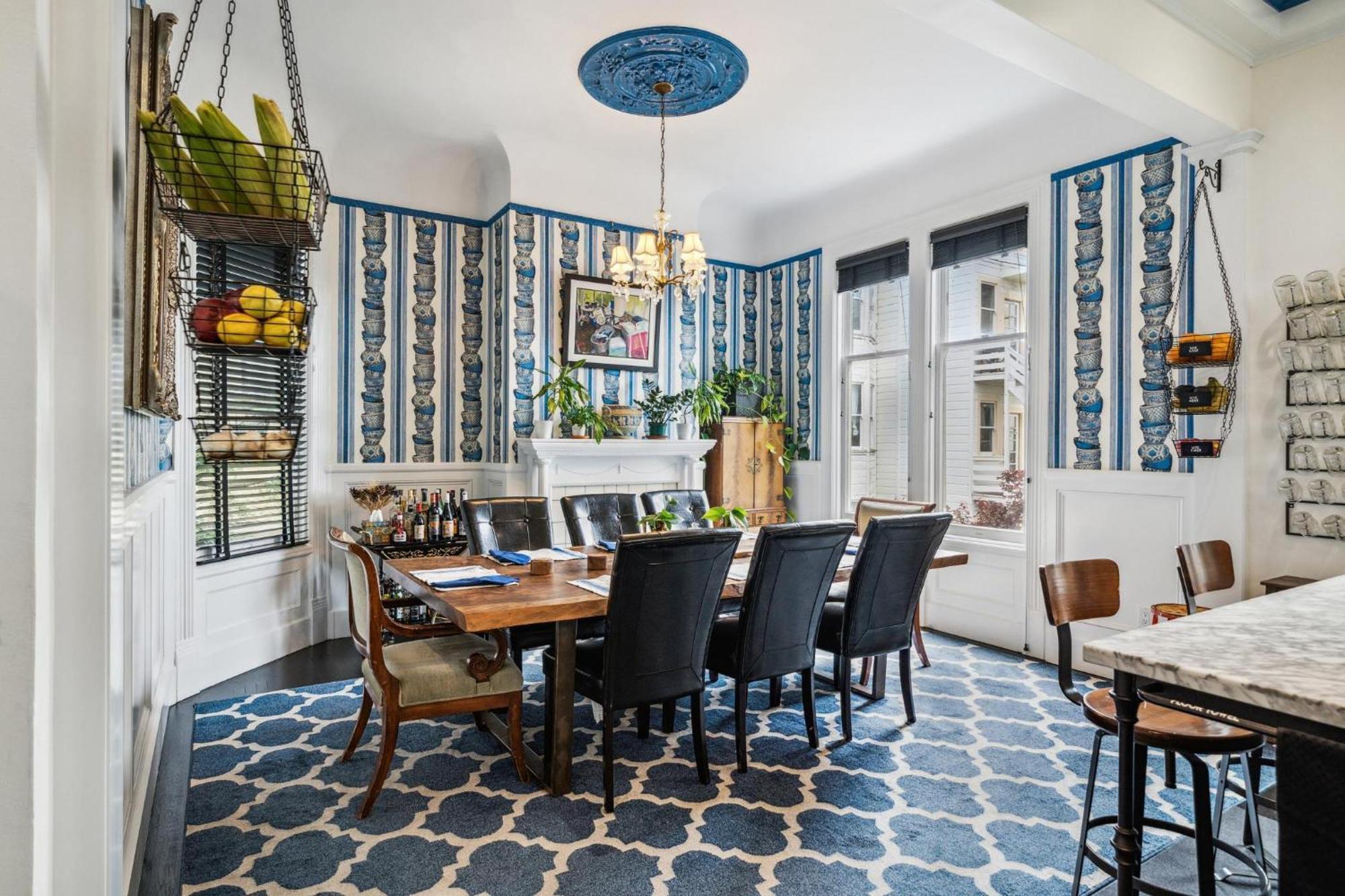 Historic & Charming Victorian Sleeps 11 Hébergement de vacances San Francisco
